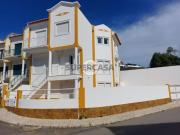 Moradia T3+1 Bi Familiar com Vista Serra e Mar no Centro...