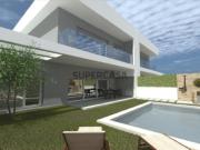 Moradia T3+1 com 2 Suites, Logradouro, Jardim e Piscina...