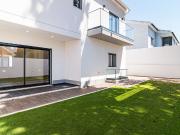 Moradia T3+1 com jardim em São João do Estoril