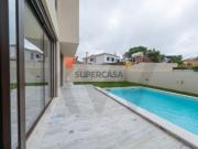 Moradia T3+1 com piscina a estrear em Cascais