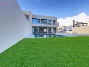 Moradia T3+1 com piscina aquecida e garagem em Barcarena