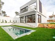 Moradia T3+1 com Piscina e Jardim em Cascais