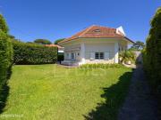 Moradia T3+1, com piscina, em zona nobre no Estoril