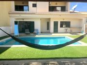 Moradia T3+1 com piscina localizada nos Caliços em Albufeira