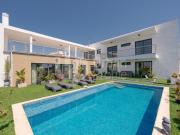 Moradia T3+1 duplex para venda no Bairro do Laranjal em...