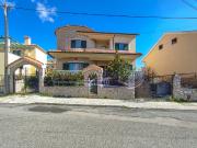 Moradia T3+1 em Forte da Casa FTC015