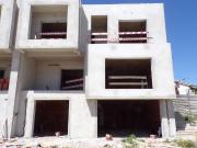 Moradia T4 geminada, com garagem, em Vale de Milhaos...