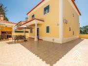 Moradia T3+1 localizada na Ericeira