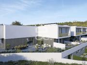 Moradia T3+1 nova, com jardim e terraço, em condomínio...