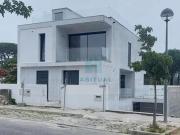 MORADIA T3+1 PERTO DO RIO EM DARQUE