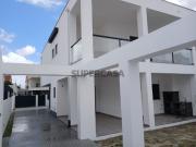 Moradia T3+1, próximo de espaços verdes