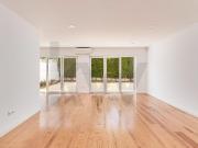 Moradia T3+1 Remodelada com 300m² e 2 Jardins na...