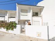 Moradia T3+1, Totalmente Remodelada a 5min da praia