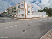 MORADIA T3+1 TOTALMENTE REMODELADA COM VISTA MAR NO...