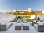 Moradia T3+1 triplex com jardim no Legacy