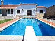 Moradia T3+2 com piscina aquecida, jardim e anexo