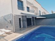 Moradia T3+2 com piscina, BBQ, garagem e vista de mar