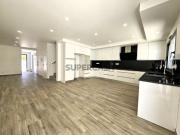 Moradia T3+2, com quintal em em zona nobre da cidade
