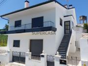 Moradia T3+2 de r/c e 1º andar, anexo e logradouro. Leiria