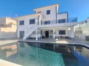 Moradia T3 +1 com Piscina de Água Salgada Entre Monte...