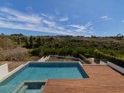 Moradia T3 +1 com piscina infinita com vista deslumbrante