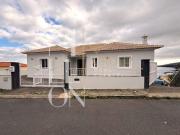 Moradia T3 +1 |com quintal e vista mar|no centro de...