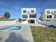Moradia T3 +1 Moderna com Piscina Avenal