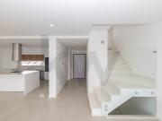 Moradia T3 +1 Moderna com Piscina e Jardim – Charneca da...