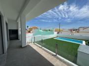 Moradia T3 + 1, pronta, nova a estrear, em banda, com...