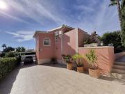 Moradia T3, tem um anexo T1, piscina e garagem