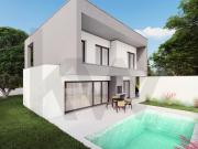 Moradia V3 concluída na Aroeira com piscina e garagem...