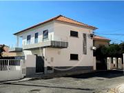 Moradia T3 c/ logradouro e vista parcial de mar