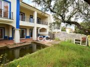 Moradia T3+1 com dois salões, piscina e vista para a...