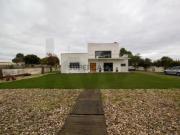 Moradia T3 com 12.120 m² de terreno, dois pisos e enorme...