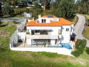 Moradia T3 com 448m² de área bruta | Piscina | 4 frentes...