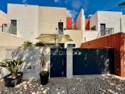 Moradia T3 com Cave, Rooftop e Vista Mar – Olhão