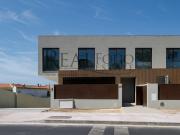 Moradia T3 com jardim, piscina e garagem em Bicesse