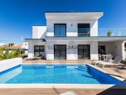 Moradia T3 com piscina aquecida a 5 minutos da praia