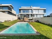 Moradia T3 com piscina aquecida e vista mar no Cabo do Mundo