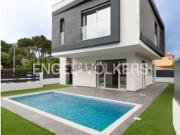 Moradia T3 com piscina em Charneca da Cotovia