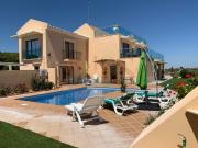 Moradia T3 com piscina, garagem e vista mar no seio da...