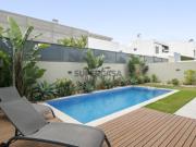 Moradia T3 com piscina, jardim e estacionamento privado...