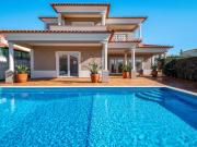 Moradia T3 com piscina, jardim, garagem e vista no Praia...