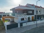 Moradia T3 com piscina na Sobreda