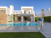 Moradia T3 com Piscina para Venda na Marisol, Corroios