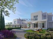 Moradia T3 com piscina privada em condominio de golf...