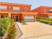 Moradia T3 com piscina, spa e ginásio no Golfe, Lagos