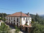 Moradia T3 com ptio e jardim a cinco minutos da praia...