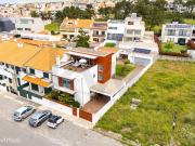 Moradia T3 com solrio em Lavra, junto praia