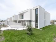 Moradia T4 com jardim, piscina e vista mar em...